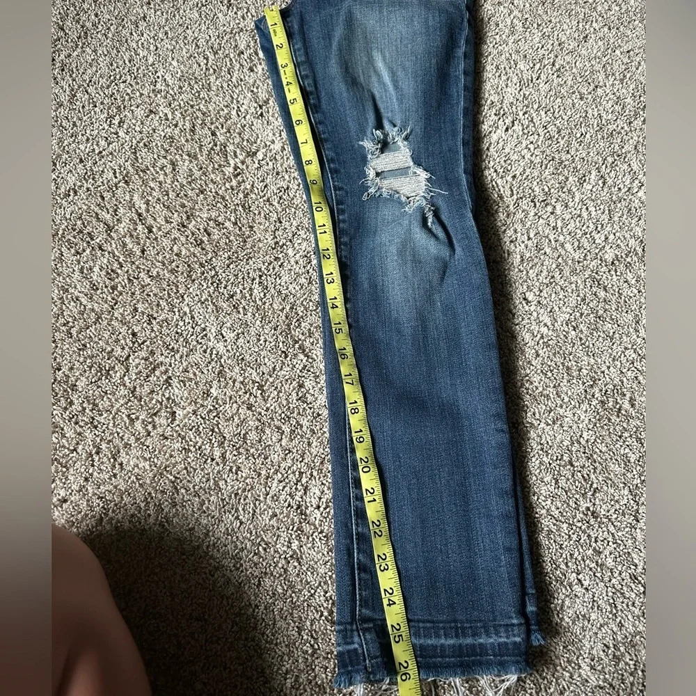 Kut from the Kloth Reese Ankle straight Leg Raw Hem Distressed Jean- size 2 - Picture 8 of 10